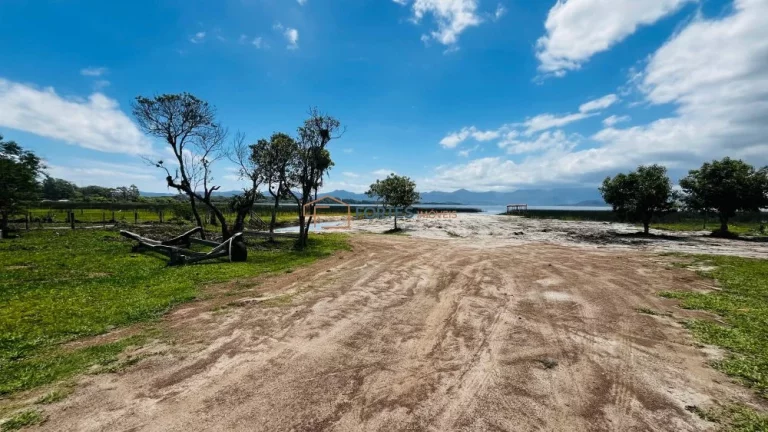 Imagem casa com lagoa, acesso a lagoa, lagoa, piscina, condomínio