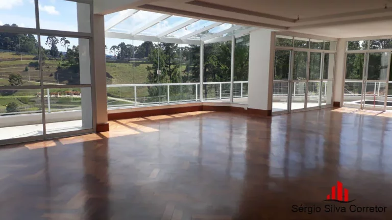 Imagem Casa com 05 Suítes à Venda, em Condomínio Fechado em Campos do Jordão SP.