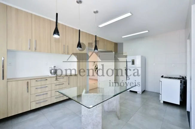 Imagem Apartamento encantador à venda em Higienópolis, com 3 quartos ( 1 suíte ) e 1 vaga, 191m²