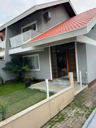 Imagem Sobrado com 2 quartos e 2 vagas de garagem na Praia de Taquaras em Balneário Camboriú