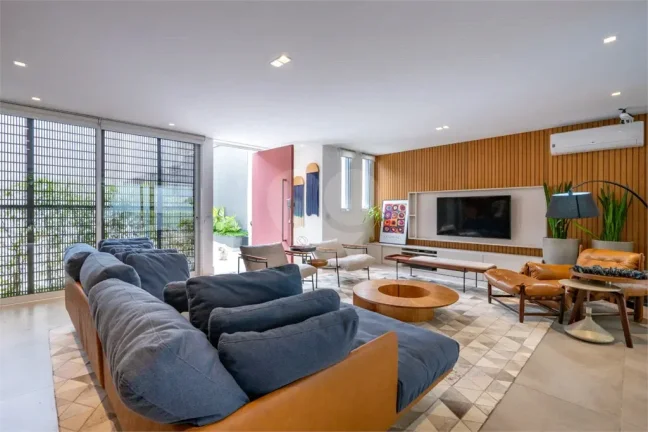 Imagem Casa à venda com 3 quartos, sendo 3 suítes, em Morumbi, São Paulo - SP