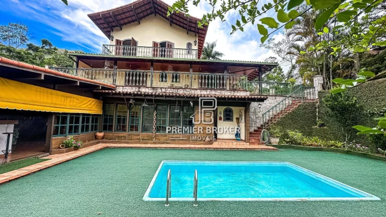 Imagem Casa com 4 dormitórios à venda, 263 m² por R$ 1.150.000,00 - Bom Retiro - Teresópolis/RJ