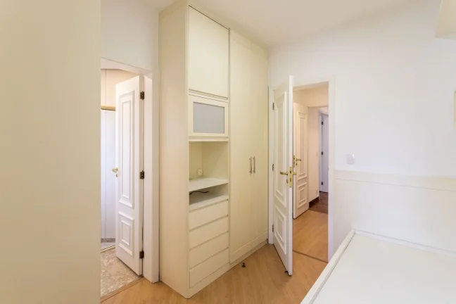 Imagem OPORTUNIDADE IMPERDÍVEL EM PERDIZES ! Apartamento Reformado 114M², 3Q, 3 Suítes, 3 Banheiros, 3 Vagas, Academia, Piscina, Sauna, Lareira, Varanda.