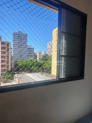 Imagem Apartamento localizado no centro de Campinas, com sala espaçosa para 2 ambientes.

O imóvel conta ...