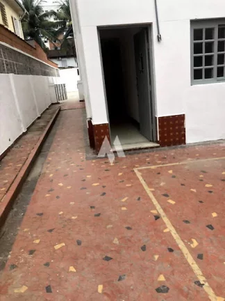 Imagem Casa Comercial para locação com 5 dormitórios e 8 vagas no bairro do Marapé em Santos/SP
