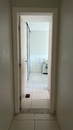 Imagem Apartamento de alto padrão em Alphaville I: 2 quartos, 1 suíte, 3 salas, 3 banheiros, 2 vagas de garagem, 82m². Venda ou locação em Salvador-BA!