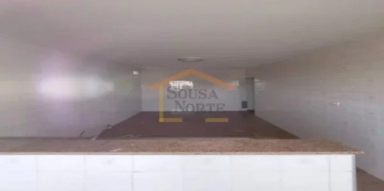 Imagem Casa térrea com 125 m². Dispõe de 2 dormitórios, sala, cozinha, banheiro, lavanderia, quintal. I...