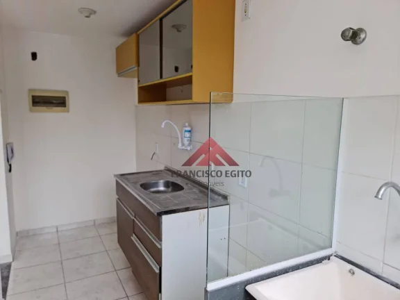 Imagem Ótimo apartamento térreo com ampla área externa e cozinha com armários no bairro do Sapé
