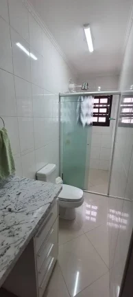 Imagem Sobrado com 224 m² 3 Dormitorios sendo 1 Suite e 2 Vagas de Garagens