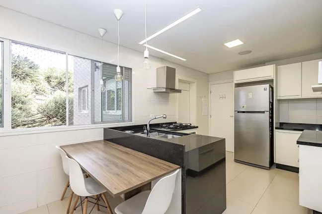 Imagem Apartamento com três quartos no Mossunguê