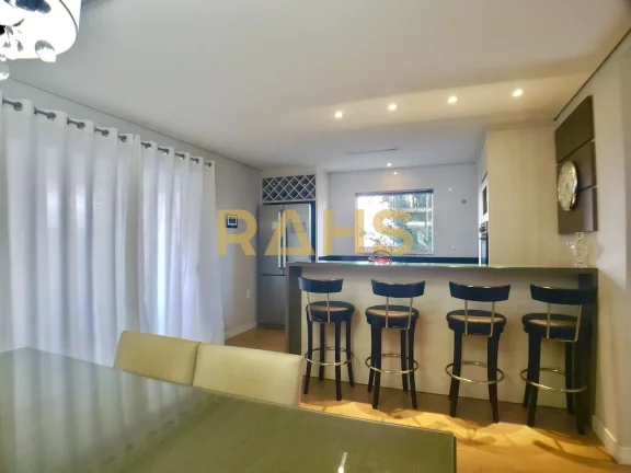 Imagem Belíssimo Sobrado averbado à venda em rua sem saída no bairro Iririú em Joinville SC - 990 mil S...