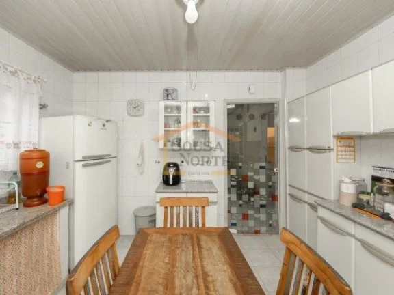 Imagem Casa Térrea, 104m², 8 dormitórios, sendo 2 suítes, 6 banheiros e 1 vaga de garagem. 

O imóvel ...