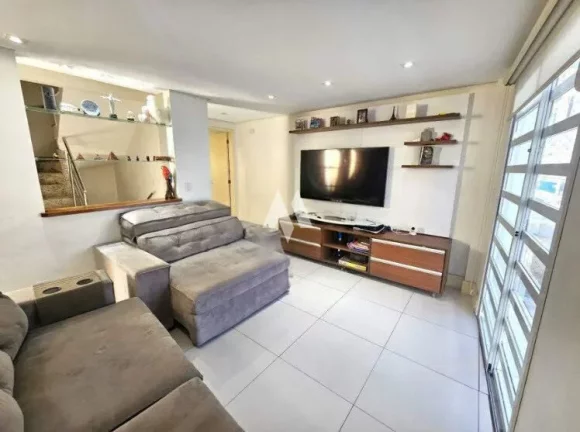 Imagem Sobrado com 3 quartos à venda, 170m² - Encruzilhada/Santos