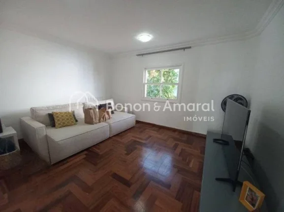 Imagem OPORTUNIDADE! 
Casa de alto padrão, bem situada no condomínio, em rua de pouco tráfego, ambientes...