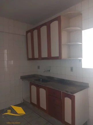 Imagem Vendo Apartamento no Centro com 2 Quartos mais Dependência Completa e ELevador