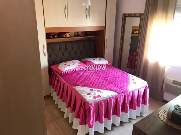 Imagem Sobrado com localização central e pátio amplo