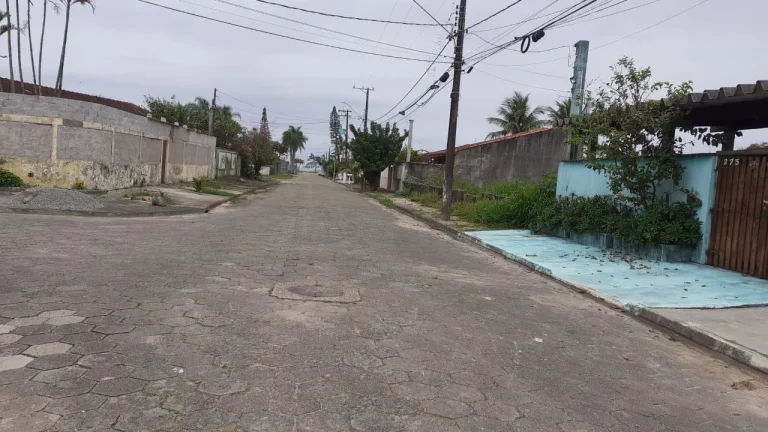 Imagem Casa para Venda em Itanhaém, Bopiranga, 3 dormitórios, 2 banheiros, 4 vagas
