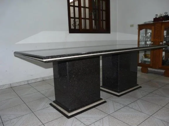 Imagem ???? Sobrado Amplo com Estilo Clássico - 4 Quartos, Suíte com Banheira e Muito Espaço!
