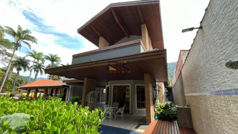 Imagem CASA EM CONDOMÍNIO COM 6 SUÍTES,SALA DE ESTAR E JANTAR,SALA DE TV,30 METROS DA ORLA,3 VAGAS DE GARAGEM