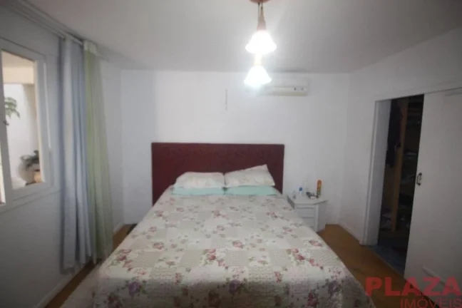 Imagem Casa no Centro | 9 Dormitórios | 4 Vagas | 300m² de Terreno | Permuta Menor | Balneário Camboriú – SC