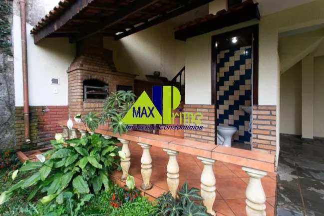 Imagem Casa para locação na Vila Granada, São Paulo-SP: 6 quartos, 1 suíte, 2 salas, 3 banheiros, 9 vagas de garagem, 300m²