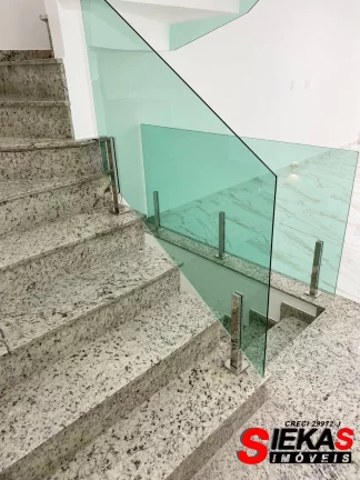 Imagem Imperdível oportunidade de adquirir uma casa de luxo em São Paulo-SP, na Vila Salete! 3 quartos, 3 suítes, 2 salas, 4 banheiros, 4 vagas de garagem e 200m² de área.