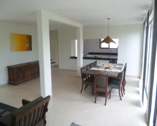 Imagem Casa tipo sobrado de 3 quartos na Enseada ao lado da praça da Brunella, Guarujá-SP: 350m², 2 salas, 2 vagas. Venda ou locação!