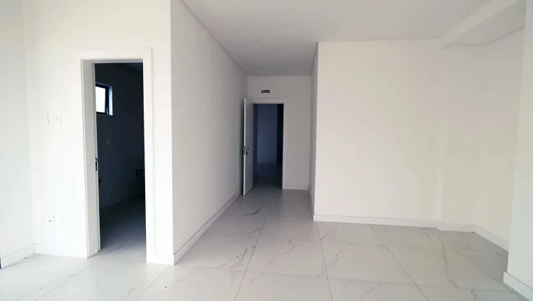 Imagem Cobertura nova com 4 suítes e 03 Vagas na Garagem em - Meia Praia / Itapema
