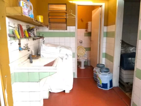 Imagem SOBRADO À VENDA, COM 267M² COM 3 DORM (1 SUÍTE), SALÃO GRANDE COM WC, 3 VAGAS DE GARAGEM COM ARMÁRIOS EMBUTIDOS NOS QUARTOS. - PRÓXIMO METRÔ VL MADALENA