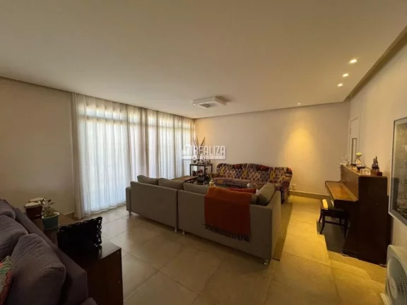 Imagem Apartamento com 4 dormitórios e móveis planejados no Condomínio Edifício Tocantins, Centro de Uberaba