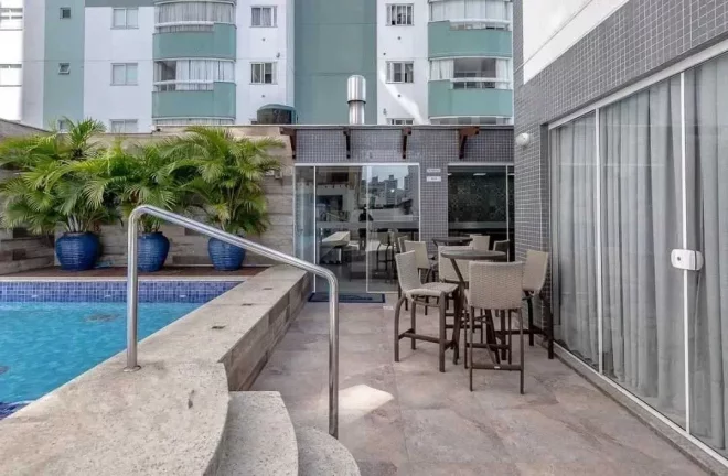 Imagem Apartamento mobiliado com 3 suítes e 3 vagas no centro de Balneário Camboriú