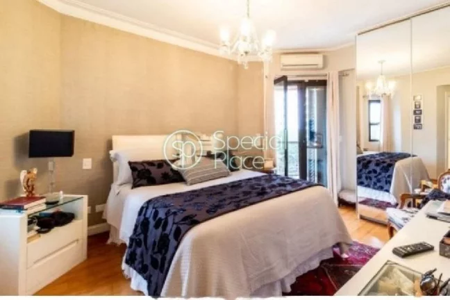 Imagem Localizado em Moema Índios, totalmente fora de rota, apartamento amplo. possui 172 metros, living c...