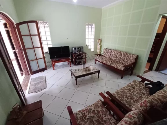 Imagem Espaçosa Casa Térrea 3 Quartos no Canto do Forte - Praia Grande