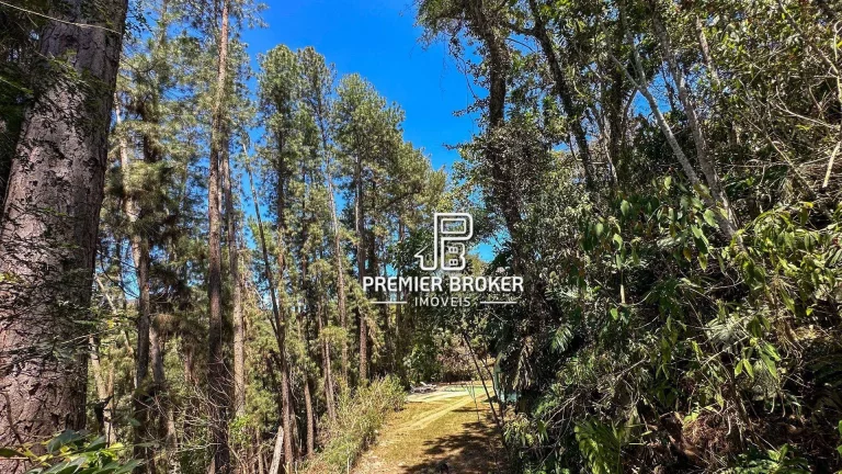 Imagem Casa com 4 dormitórios à venda, 230 m² por R$ 690.000,00 - Zona Rural - Teresópolis/RJ