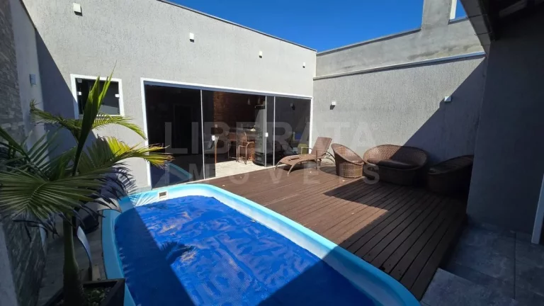 Casa a venda na Meia Praia, Navegantes, SC
