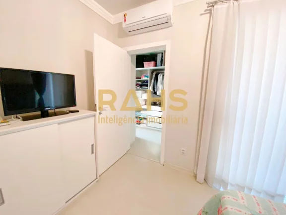 Imagem Lindo sobrado averbado, mobiliado com muito requinte e bom gosto! Em ótima localização, entre o N...