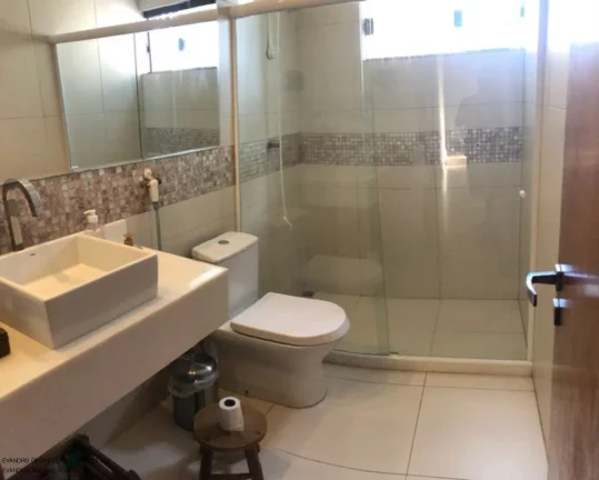 Imagem Imperdível Casa em Condomínio à Venda em Lauro de Freitas-BA, Recreio Ipitanga: 4 Quartos, 4 Suítes, 3 Salas, 1 Banheiro, 4 Vagas, 250m².