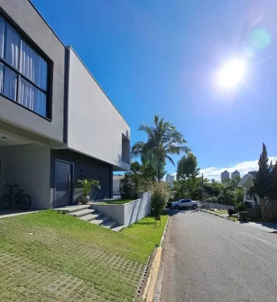 Imagem Casa moderna com 3 dormitórios sendo 1 suíte e 2 demi e 2 vagas, Ariribá - Balneário Camboriú/SC