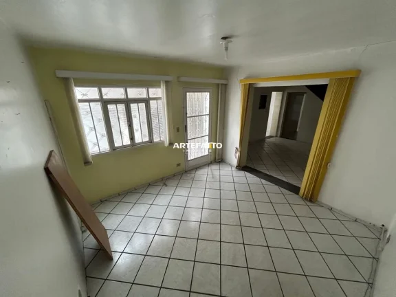 Imagem Casa de Esquina Ideal para por comércio clínica, escritórios perto da Marginal