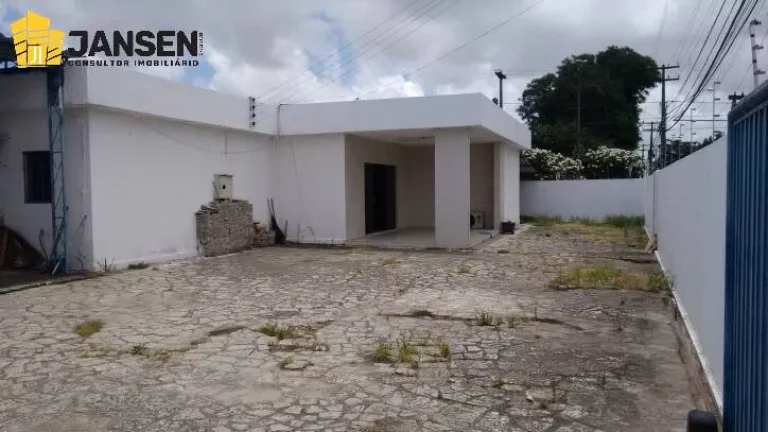 Imagem CASA C/ 04 QTOS EM JAGUARIBE BOM P/ COMERCIO