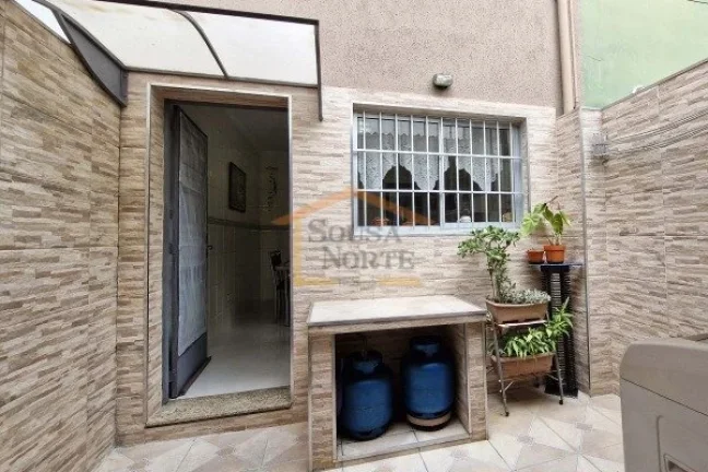 Imagem Casa em vila com 140m² de área construída. O imóvel é um sobrado com 2 dormitórios bem distrib...