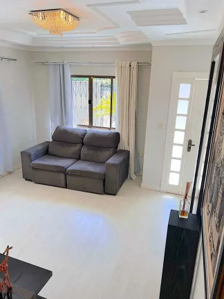 Imagem Casa com 2 dormitórios sendo 2 suítes e 3 vagas de garagem em Balneário Camboriú/SC