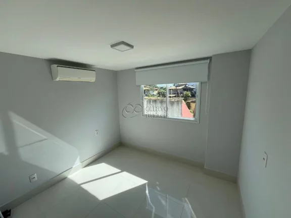 Imagem Imóvel à venda na Praia do Pecado, Macaé-RJ: Apartamento de 3 quartos com suíte, sala ampla e 2 vagas de garagem