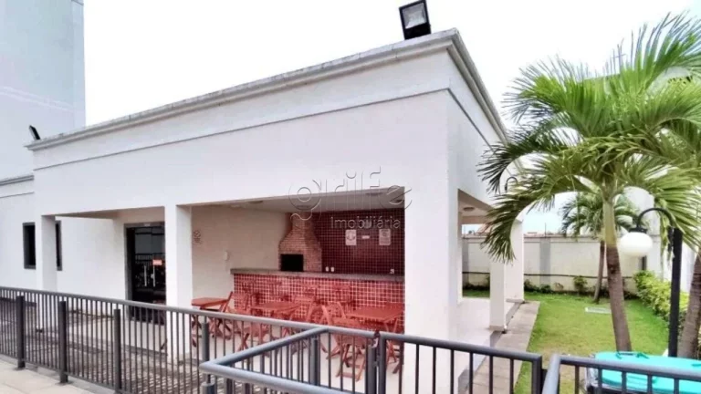 Imagem Apartamento de 2 quartos, 1 banheiro mais vaga de garagem, com transporte público e supermercados e...