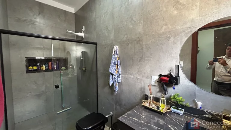 Imagem Casa Moderna à Venda no Residencial Barreiro, Patos de Minas - 3 Dormitórios, Piscina e Área Gourmet