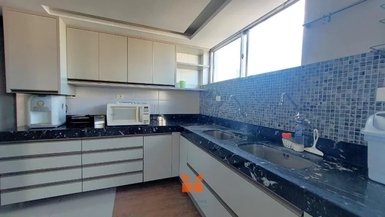 Imagem Lindo e reformado apartamento com 213m2 no Espinheiro!