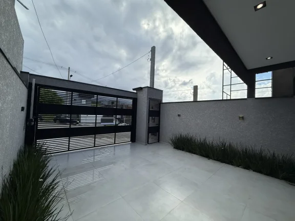 Imagem Casa á Venda no Nova Jaguarí com fundo para mata e piscina