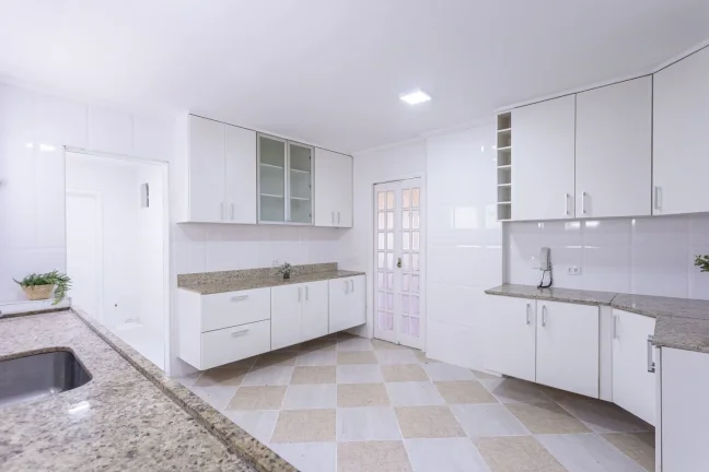 Imagem Apartamento 118M² Reformado, 2Q, 1 Suíte, 2 Banheiros, 2 Vagas, Lavabo, Piscina, Salão de Festas e Jogos, Quadra, Brinquedoteca, Playground, Banheira.