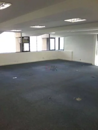 Imagem Sala Comercial de 212m² com 3 Vagas para Alugar na Berrini