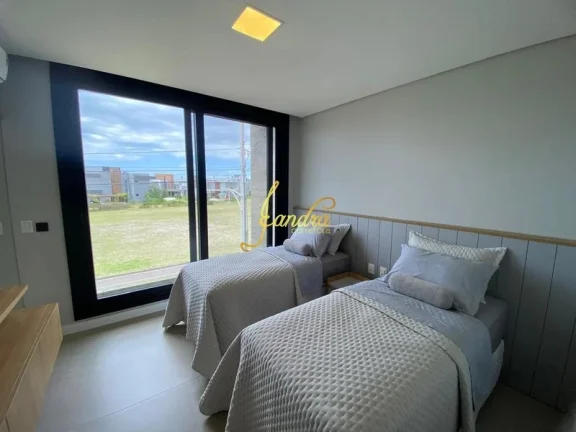 Imagem Sobrado com piscina, 06 suítes, mobiliado e decorado